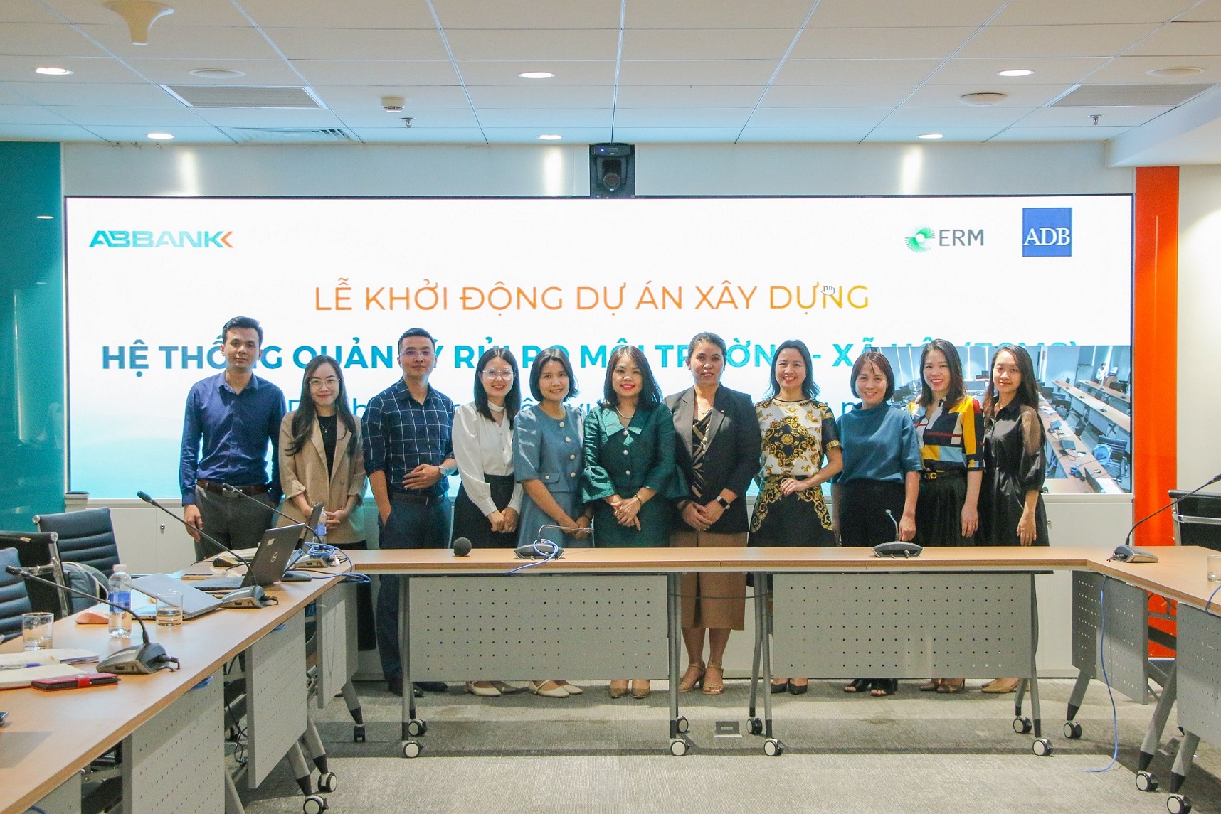 Trước đó, tháng 11/2024, ABBANK đã chính thức khởi động dự án triển khai ESMS nhằm hỗ trợ ngân hàng và khách hàng doanh nghiệp quản trị hiệu quả các rủi ro môi trường và xã hội.
