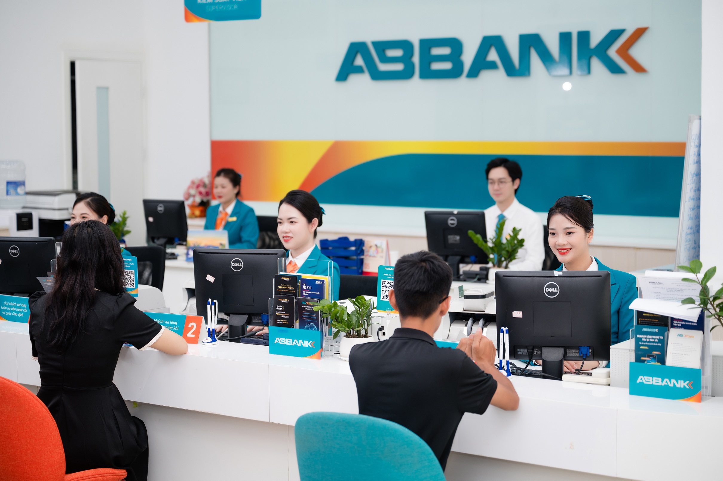QUÝ II/2025: ABBANK HOÀN THÀNH HƠN 90% KẾ HOẠCH LỢI NHUẬN NĂM, CÁC HOẠT ĐỘNG KINH DOANH CỐT LÕI BỨT PHÁ MẠNH MẼ