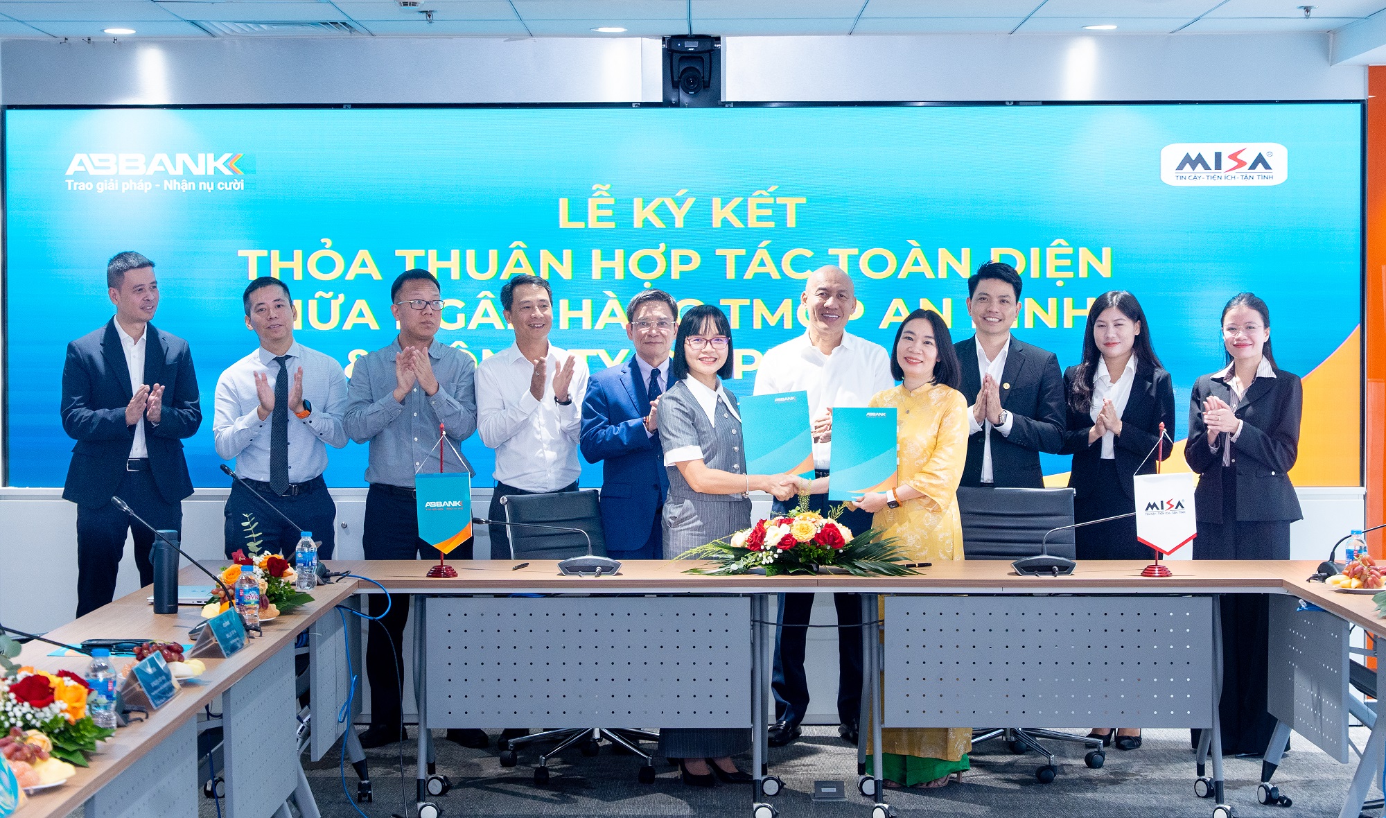 ABBANK hợp tác MISA, thúc đẩy hệ sinh thái tài chính số cho doanh nghiệp SME<br />